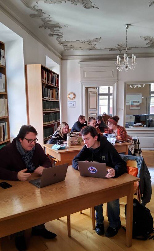 Chercheurs en salle de lecture